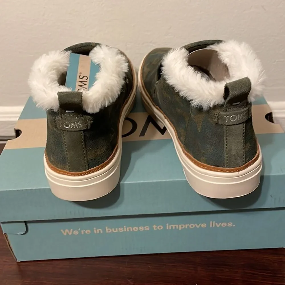 Toms Women’s Paxton faux fur trimmed sneaker size 6; 6,5; 7; 7,5 NIB